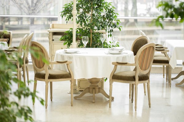 Chaise restaurant en tissu confortable : alliez style et bien-être